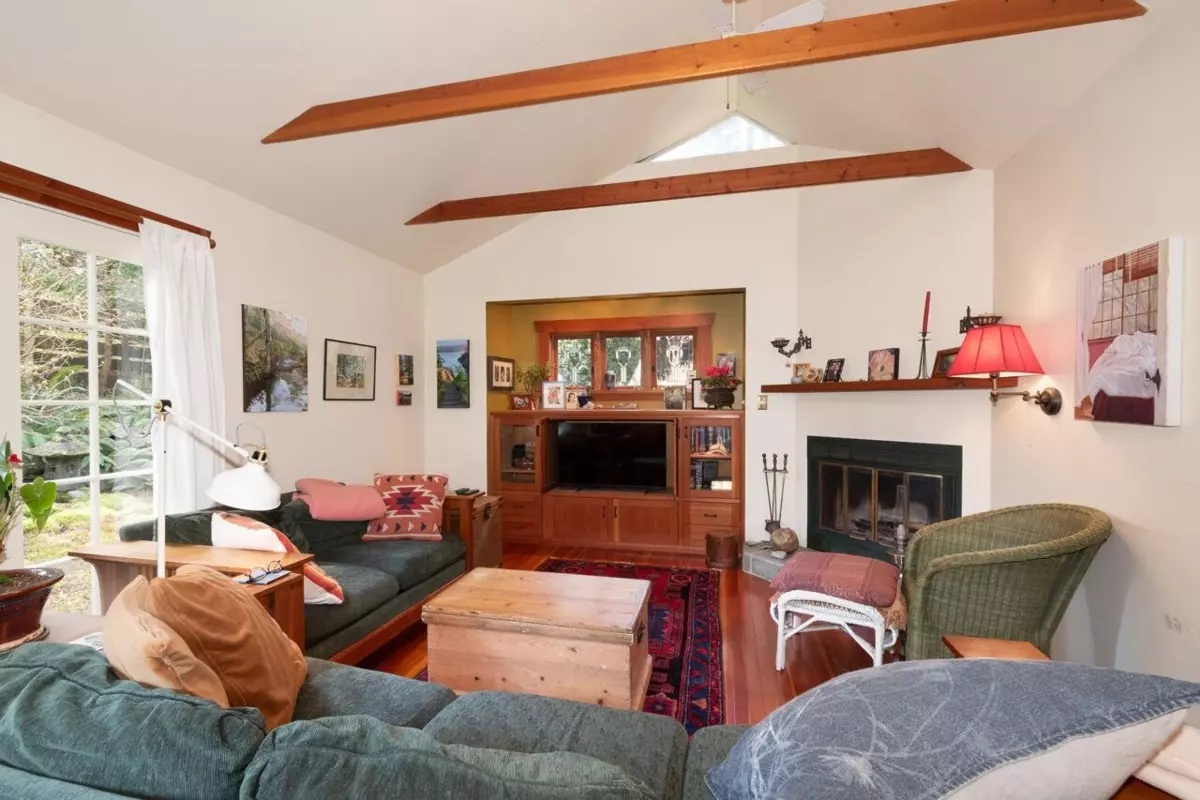 Dining Area Photo of 1248 Miller Road, Bowen Island, BC