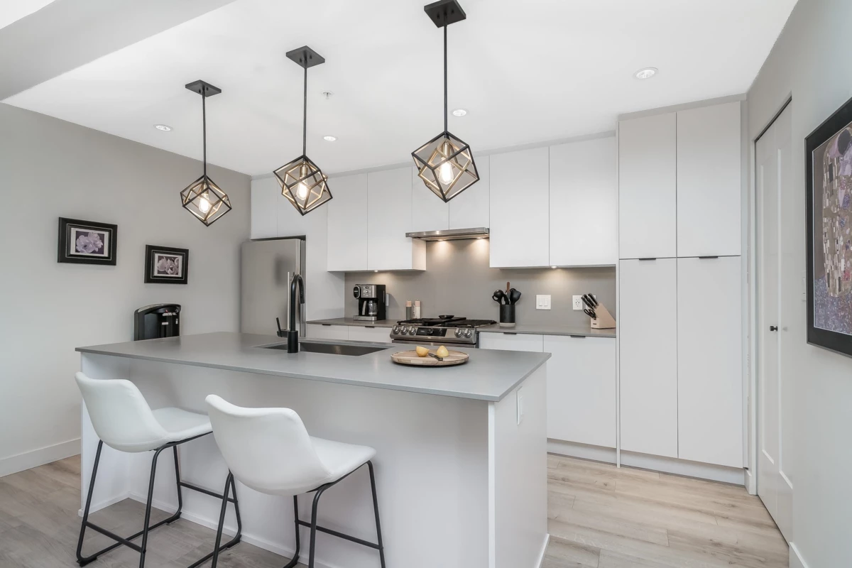 Dining Area Photo of 412 2493 Montrose Avenue, Abbotsford, BC