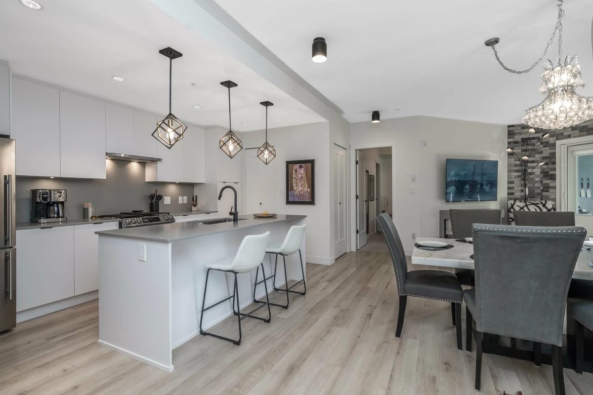 Family Room Photo of 412 2493 Montrose Avenue, Abbotsford, BC