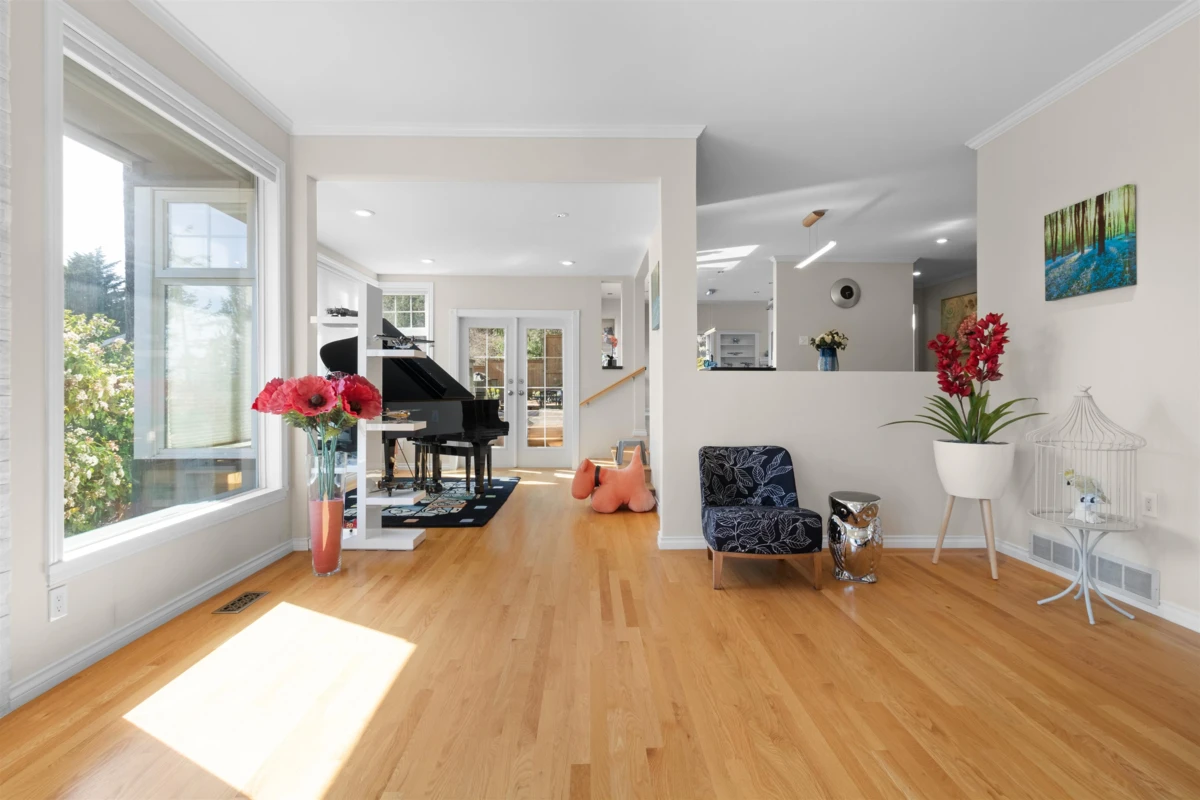 Dining Area Photo of 4635 Caulfeild Drive, West Vancouver, BC