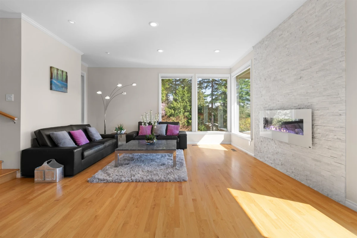 Living Room Photo of 4635 Caulfeild Drive, West Vancouver, BC