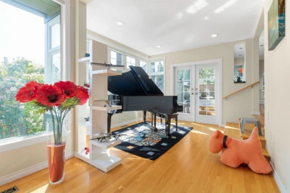 Kitchen Island Photo of 4635 Caulfeild Drive, West Vancouver, BC