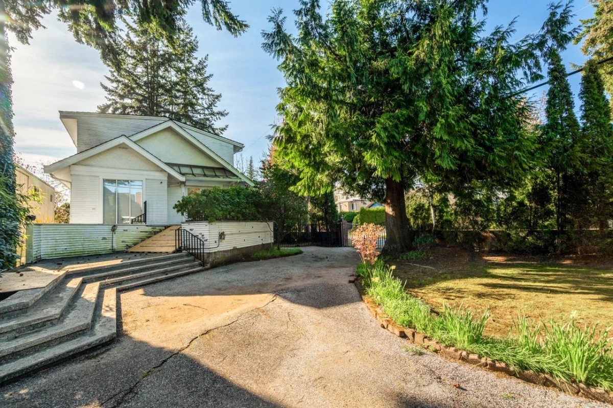 Living Room Photo of 5833 Macdonald Street, Vancouver, BC