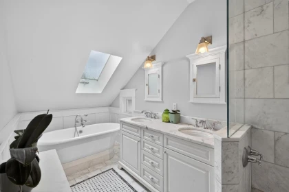 Entry Foyer Photo of 4195 W 15th Avenue, Vancouver, BC