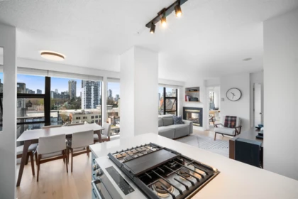 Kitchen Island Photo of 1002 1723 Alberni Street, Vancouver, BC