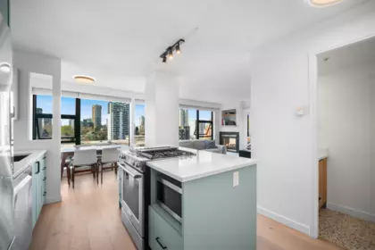 Kitchen Photo of 1002 1723 Alberni Street, Vancouver, BC