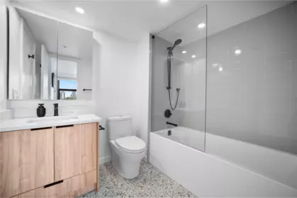 Powder Room Photo of 1002 1723 Alberni Street, Vancouver, BC