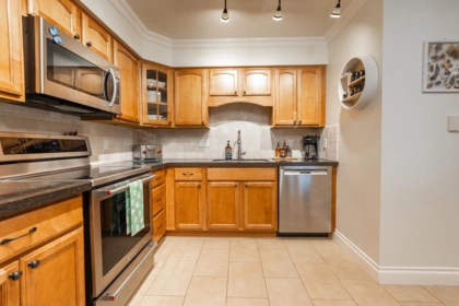 Walk-In Closet Photo of 207 1576 Merklin Street, White Rock, BC