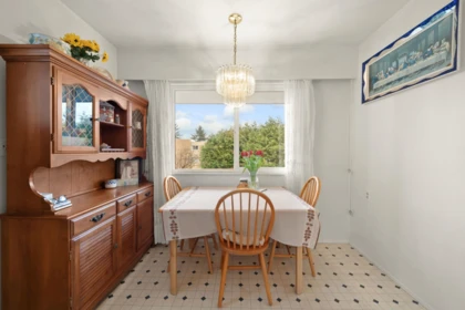 Basement Recreation Room Photo of 1553 55a Street, Delta, BC
