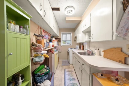 Kitchen Photo of 1553 55a Street, Delta, BC