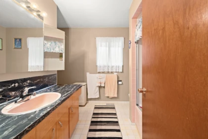 Laundry Room Photo of 1553 55a Street, Delta, BC