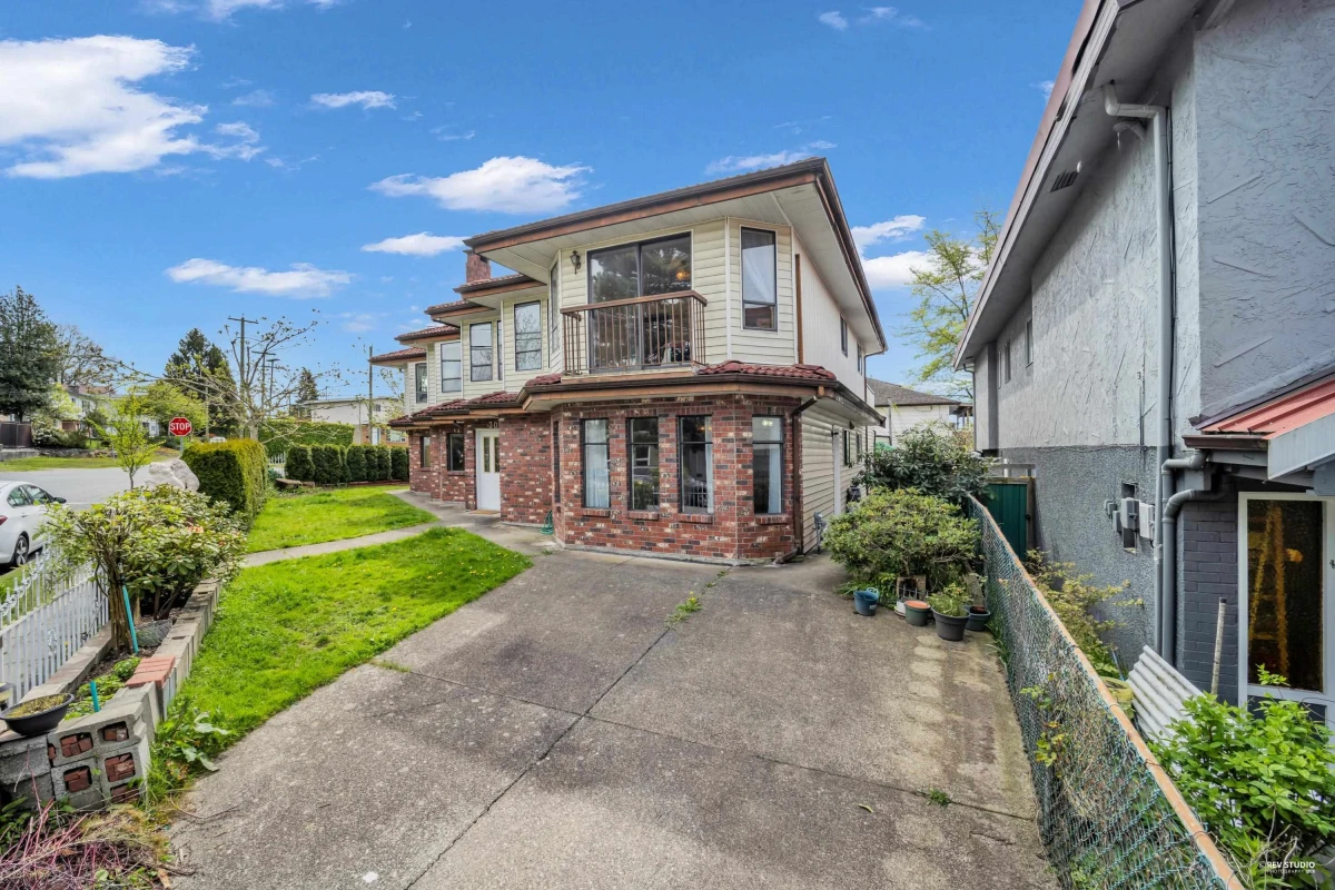 Family Room Photo of 3088 School Avenue, Vancouver, BC