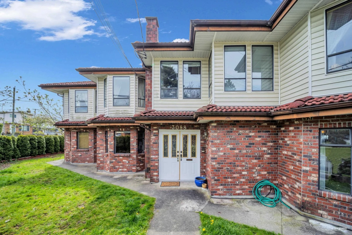 Living Room Photo of 3088 School Avenue, Vancouver, BC