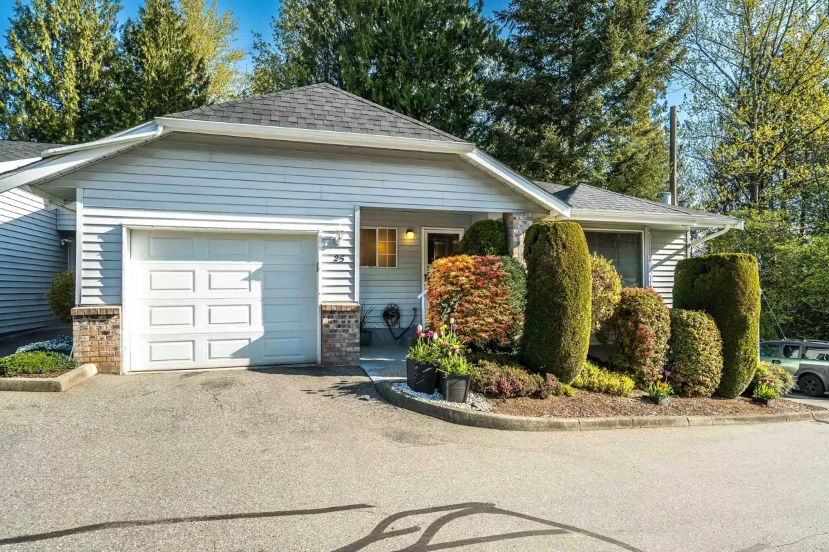 Living Room Photo of 25 33020 Maclure Road, Abbotsford, BC