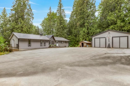 Hot Tub / Spa Photo of 31648 Grove Avenue, Mission, BC
