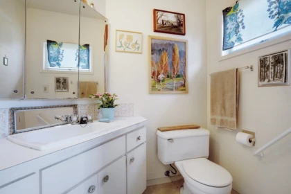 Powder Room Photo of 2396 W 18th Avenue, Vancouver, BC