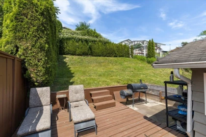 Front Yard Photo of 33345 3rd Avenue, Mission, BC
