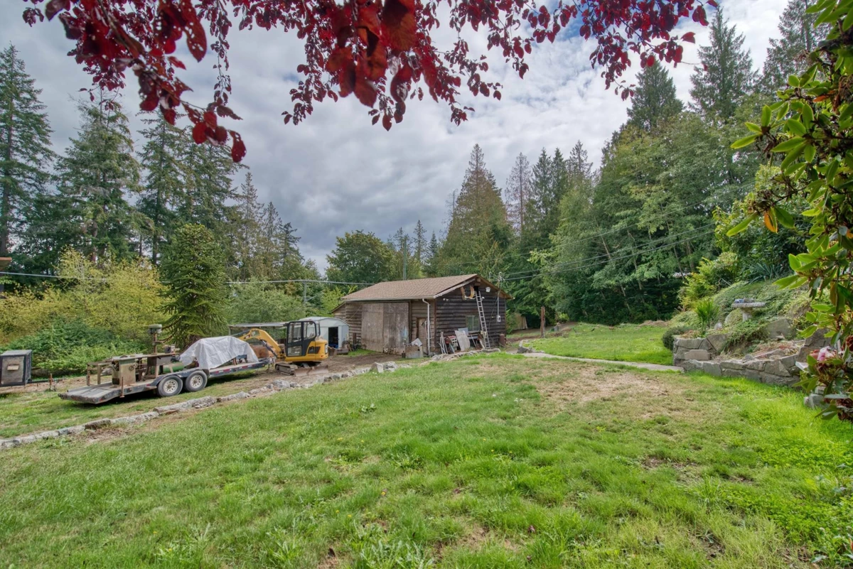 Family Room Photo of 7712 Fawn Road, Halfmoon Bay, BC