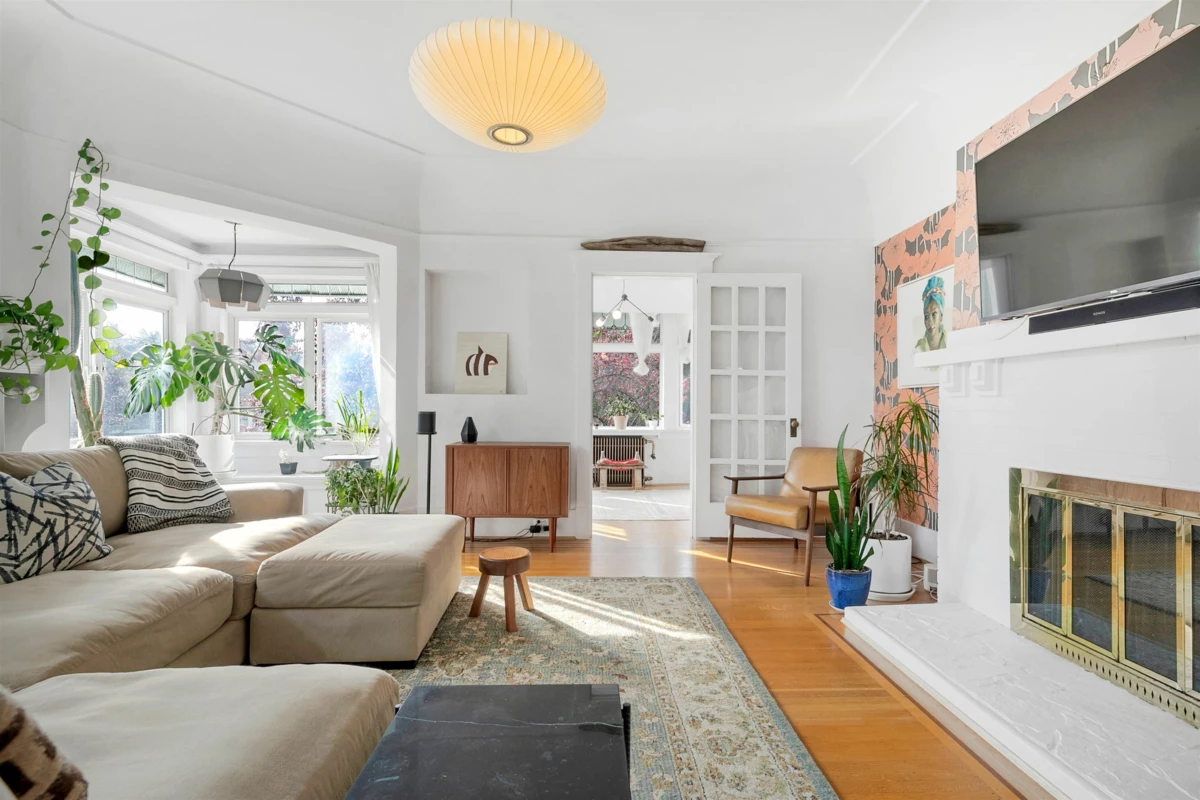 Living Room Photo of 303 1131 W 11th Avenue, Vancouver, BC