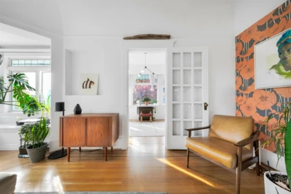 Entry Foyer Photo of 303 1131 W 11th Avenue, Vancouver, BC