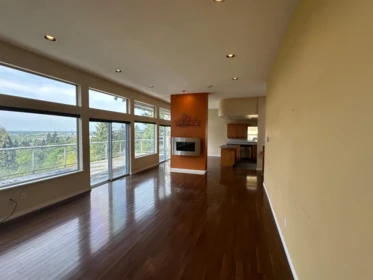 Kitchen Island Photo of 924 London Place, New Westminster, BC
