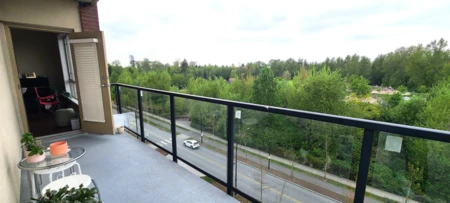 Entry Foyer Photo of 518 14333 104 Avenue, Surrey, BC