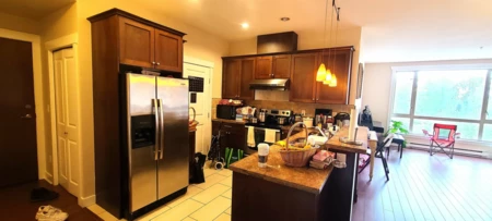 Kitchen Island Photo of 518 14333 104 Avenue, Surrey, BC