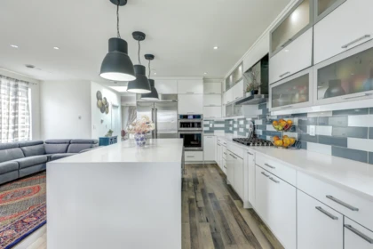 Kitchen Island Photo of 958 Keil Street, White Rock, BC