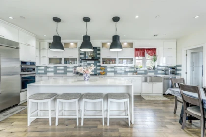 Kitchen Photo of 958 Keil Street, White Rock, BC