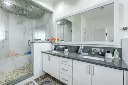 Laundry Room Photo of 958 Keil Street, White Rock, BC