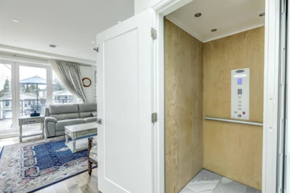 Walk-In Closet Photo of 958 Keil Street, White Rock, BC