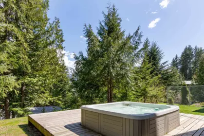 Kitchen Island Photo of 8325 Rainbow Drive, Whistler, BC