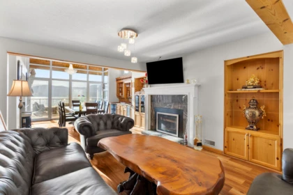 Entry Foyer Photo of 7370 Rockwell Drive, Harrison Hot Springs, BC