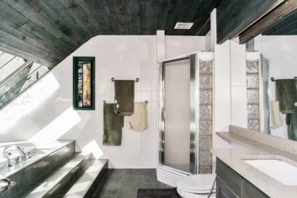 Primary Bathroom Photo of 430 Bayview Road, West Vancouver, BC