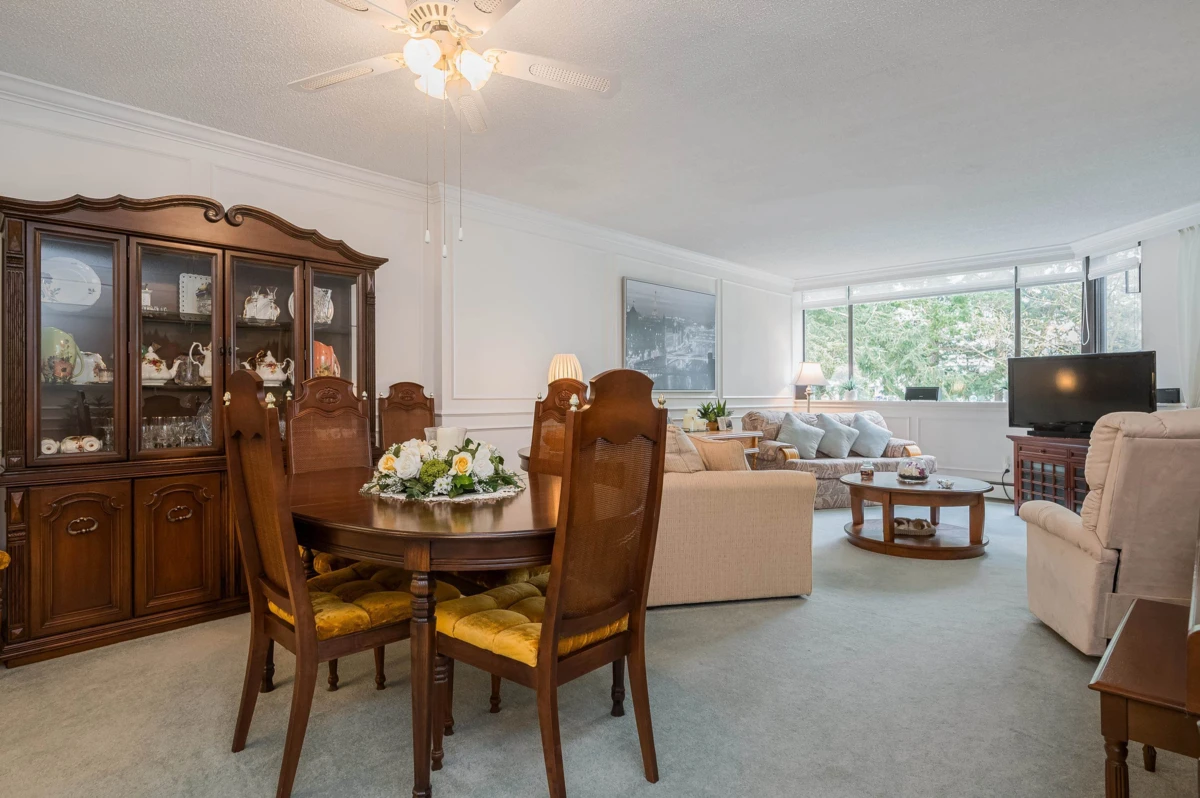 Dining Area Photo of 704 1442 Foster Street, White Rock, BC