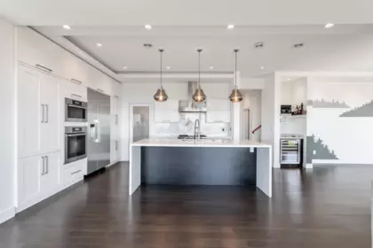 Kitchen Island Photo of 383 Newdale Court, North Vancouver, BC