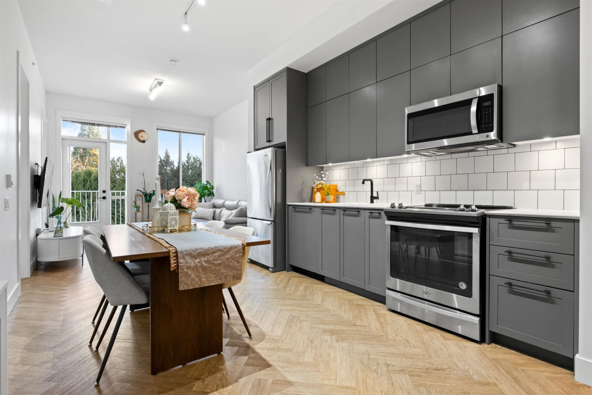 Dining Area Photo of 425 14968 101a Avenue, Surrey, BC
