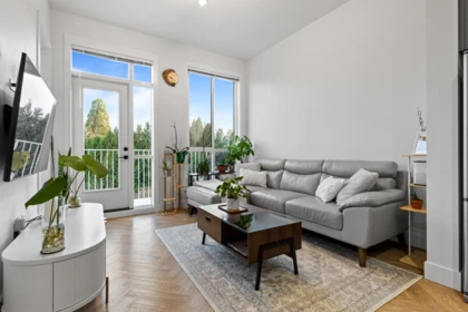 Kitchen Photo of 425 14968 101a Avenue, Surrey, BC