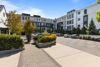 Swimming Pool Photo of 425 14968 101a Avenue, Surrey, BC