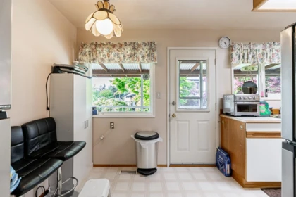 Primary Bathroom Photo of 11065 86 Avenue, Delta, BC