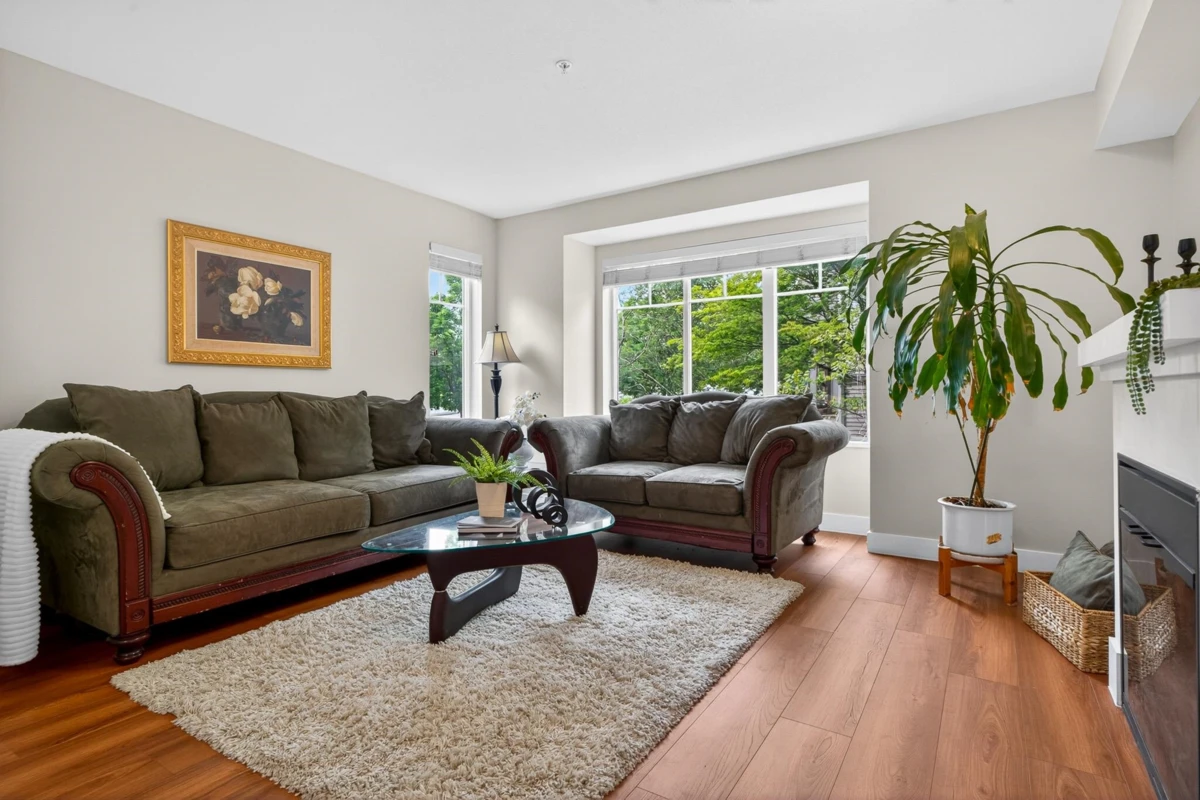 Living Room Photo of 18 20038 70 Avenue, Langley, BC