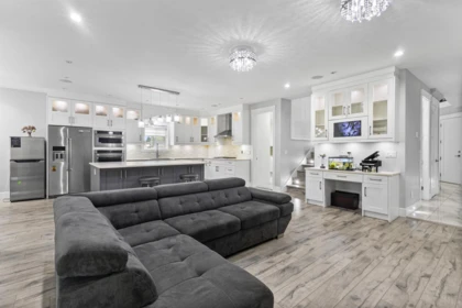 Kitchen Island Photo of 33827 Mayfair Avenue, Abbotsford, BC