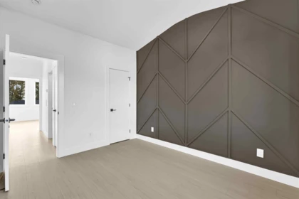 Entry Foyer Photo of 102 16633 18a Avenue, Surrey, BC