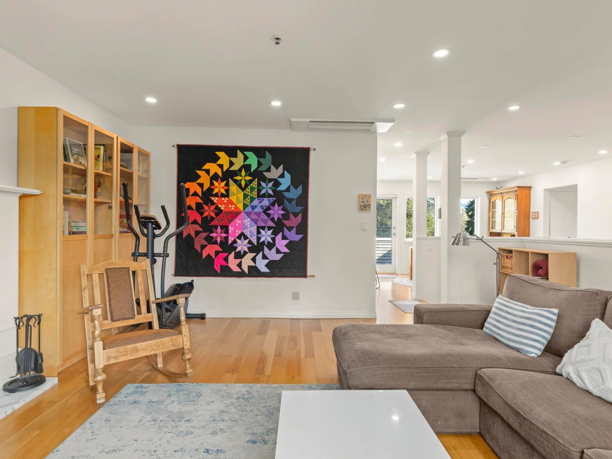 Family Room Photo of 1815 W 14th Avenue, Vancouver, BC