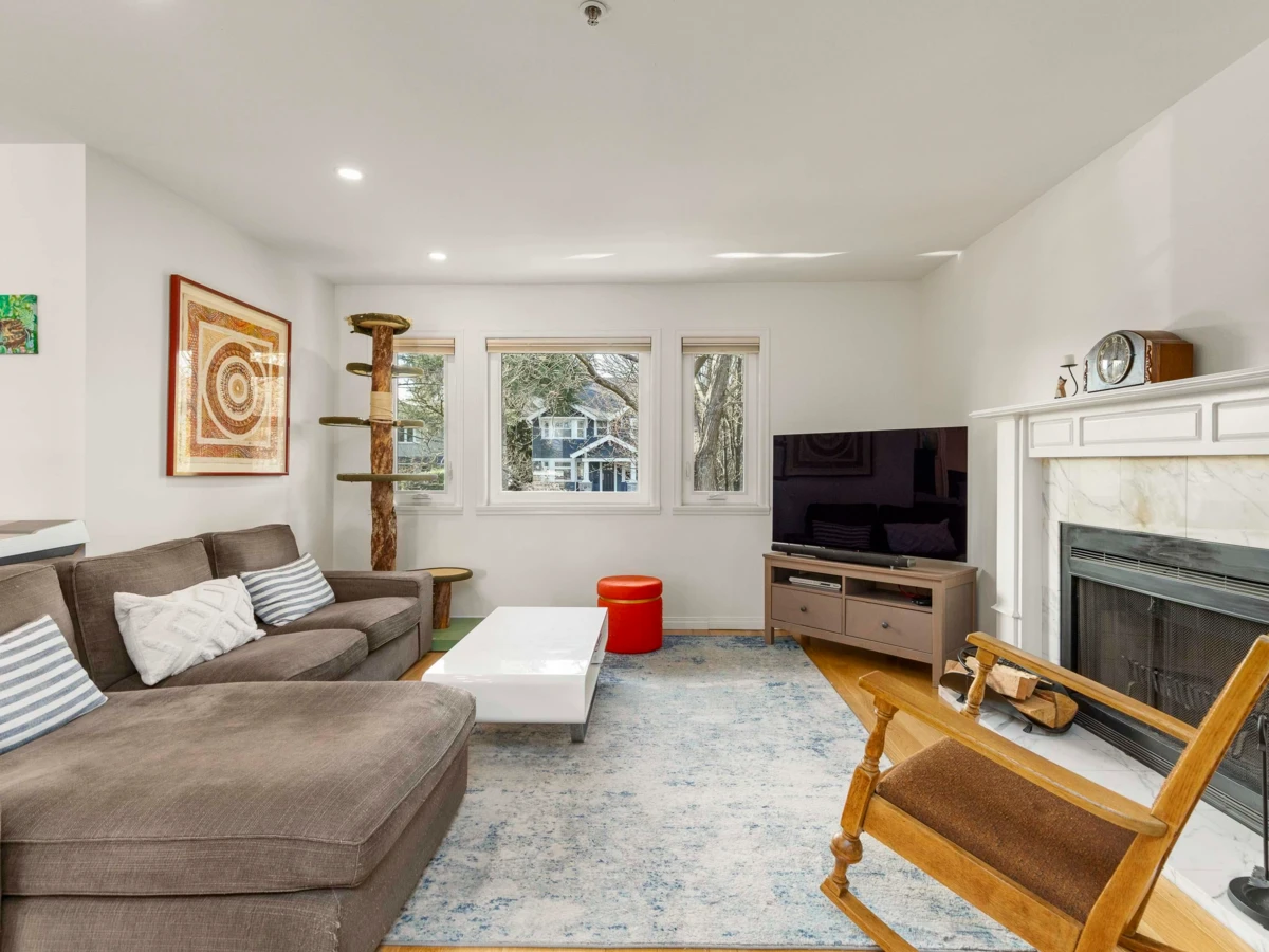 Living Room Photo of 1815 W 14th Avenue, Vancouver, BC