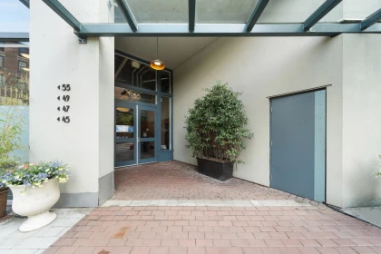 Entry Foyer Photo of 47 E Cordova Street, Vancouver, BC