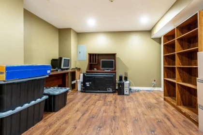 Hallway Photo of 27932 Buffer Crescent, Abbotsford, BC