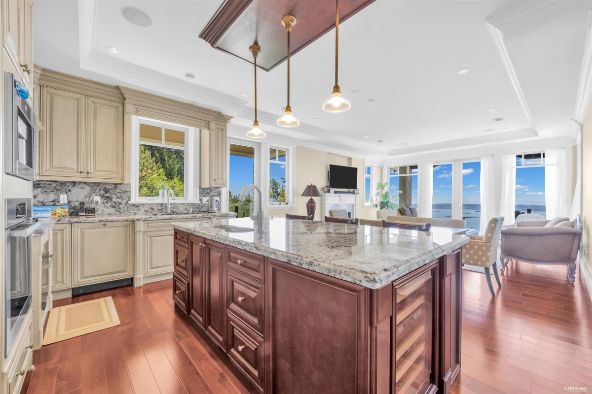Family Room Photo of 2562 Garden Court, West Vancouver, BC