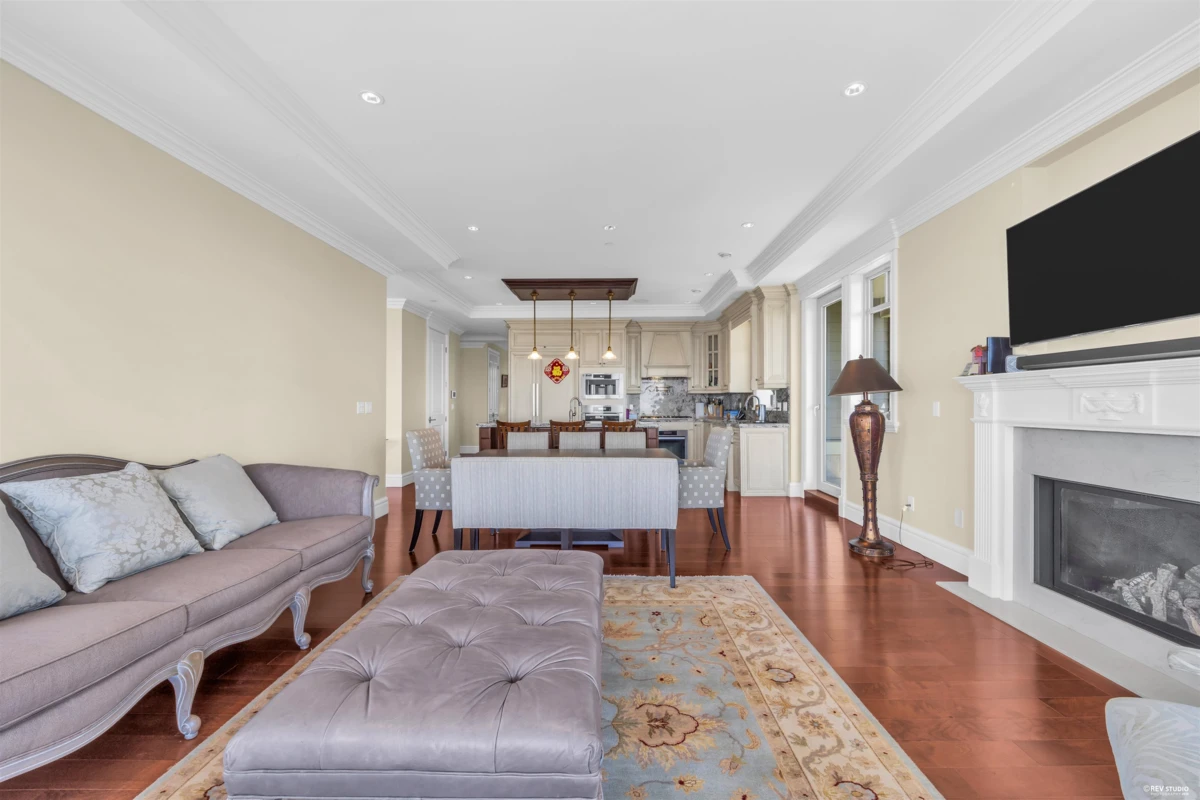 Living Room Photo of 2562 Garden Court, West Vancouver, BC