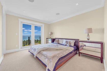 Guest Bathroom Photo of 2562 Garden Court, West Vancouver, BC